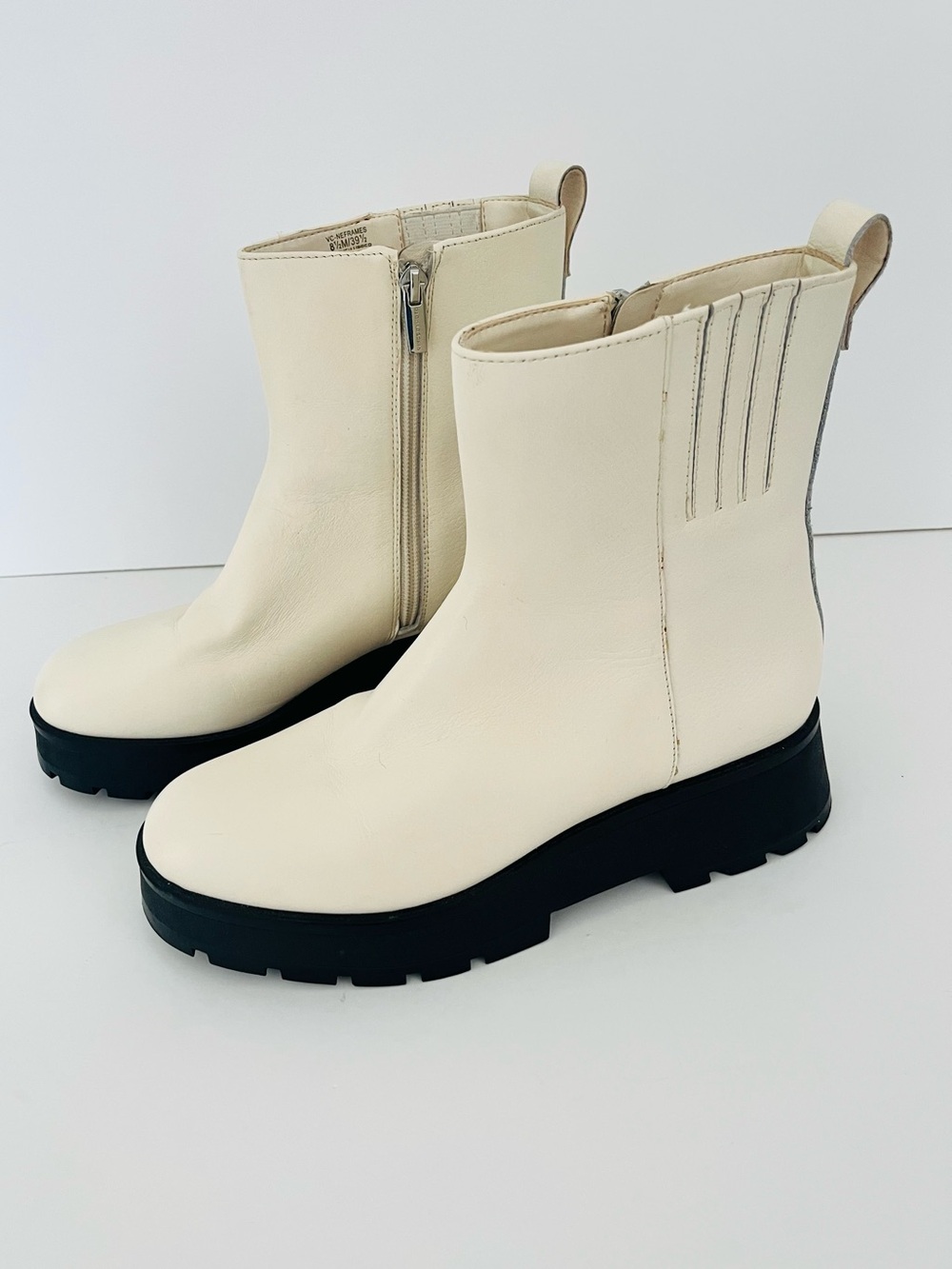 Vince Camuto Neframes Cream Leather Lug Sole Ankle Chelsea Boots  Size 8.5